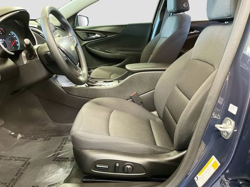 Used 2025 Chevrolet Malibu RS FWD image 19