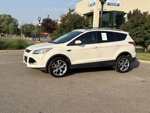 Used 2013 Ford Escape Titanium w/ Parking Technology Pkg AWD/4WD image 17