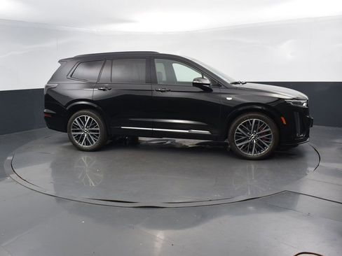 Used 2023 Cadillac XT6 Sport w/ Technology Package image 7
