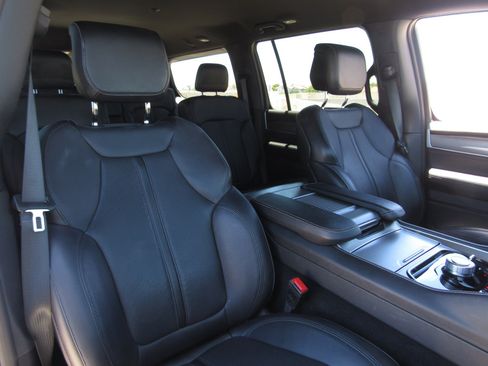 Used 2025 Jeep Wagoneer Series II AWD/4WD image 10