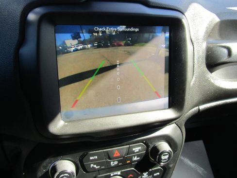 Used 2019 Jeep Renegade Latitude w/ UConnect 8.4 Nav Group image 22