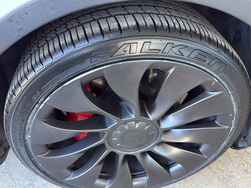 Used 2022 Tesla Model Y Performance AWD/4WD image 13