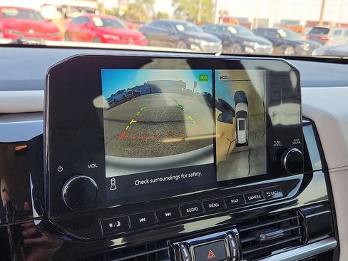 Used 2022 Nissan Pathfinder SL image 13