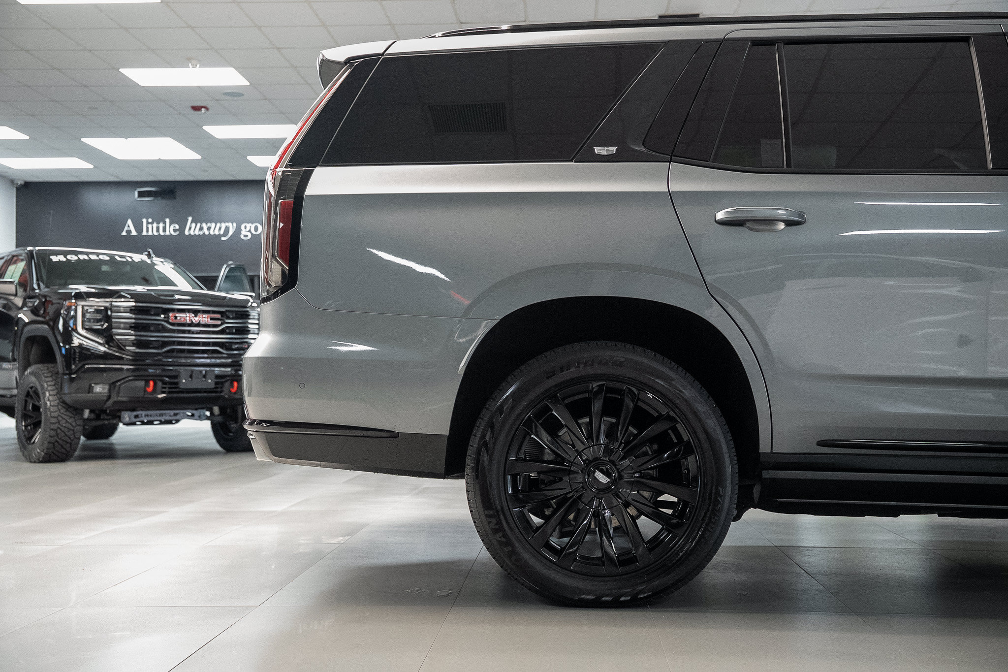 Used 2023 Cadillac Escalade Premium Luxury w/ Performance Package AWD/4WD image 31