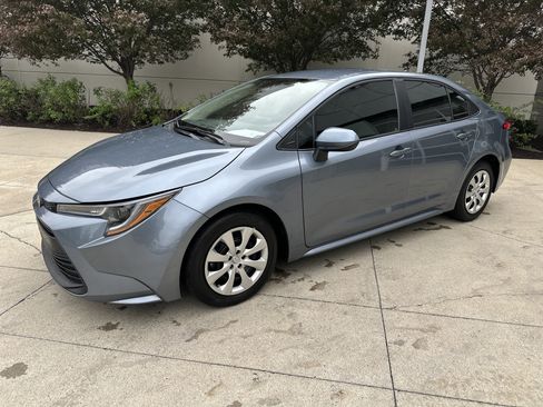 Used 2025 Toyota Corolla LE image 3