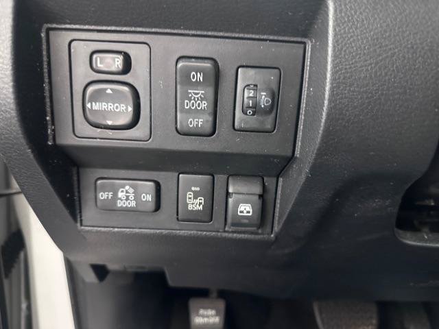 Used 2017 Toyota Tundra Limited w/ Limited Premium Package AWD/4WD image 17