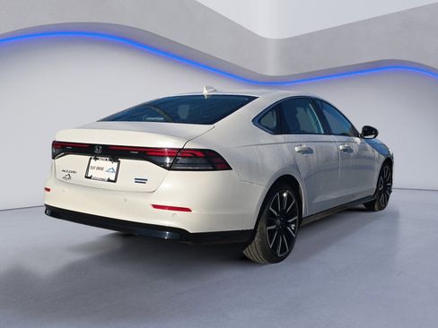 Used 2024 Honda Accord Touring image 5