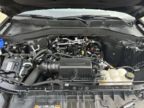 Used 2024 Ford Explorer XLT w/ Equipment Group 202A AWD/4WD image 19