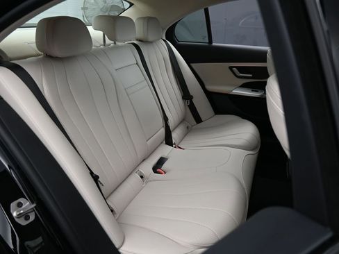 Used 2025 Mercedes-Benz E 350 4MATIC Sedan image 44