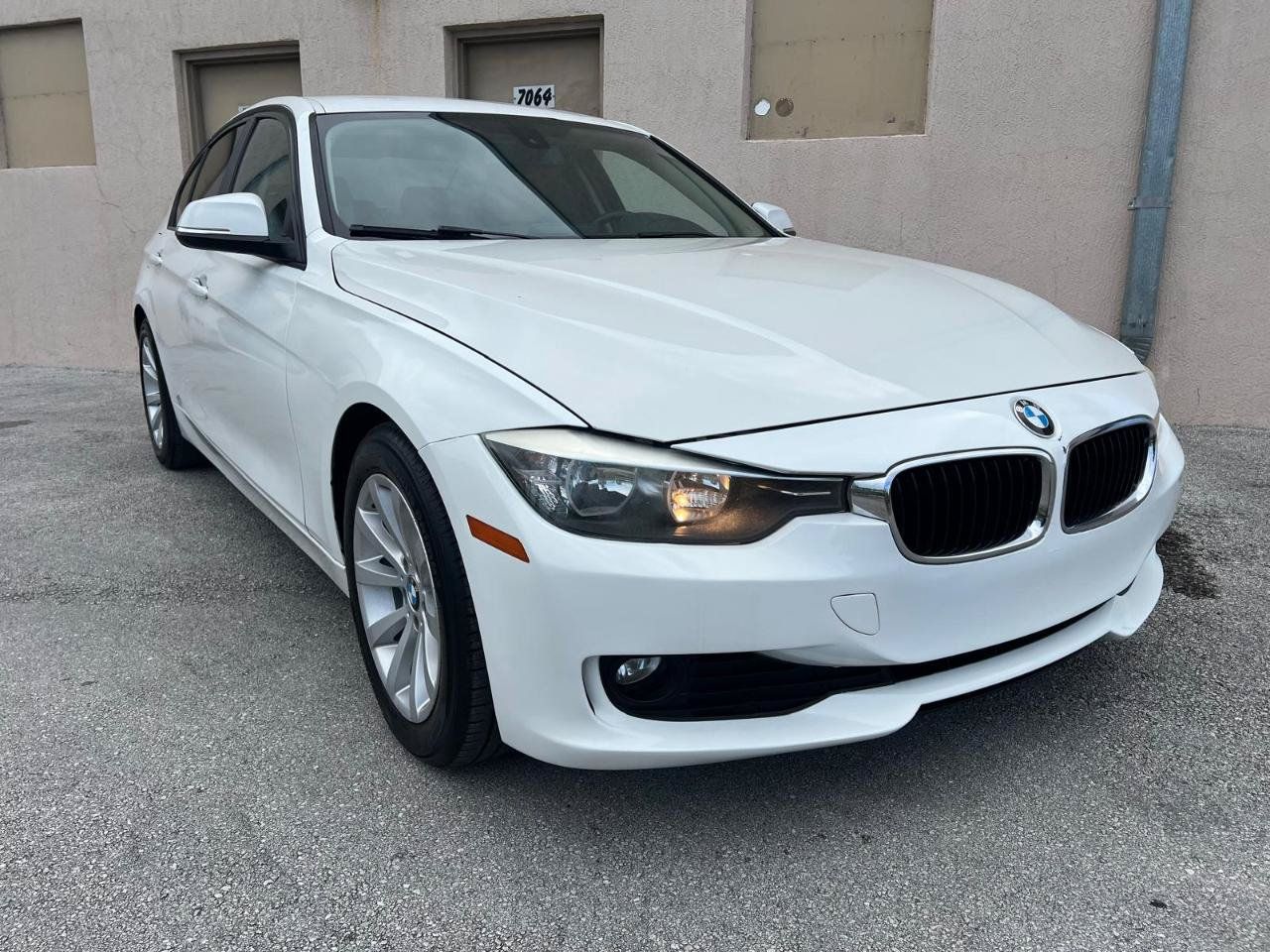 Used 2014 BMW 320i Sedan RWD image 2