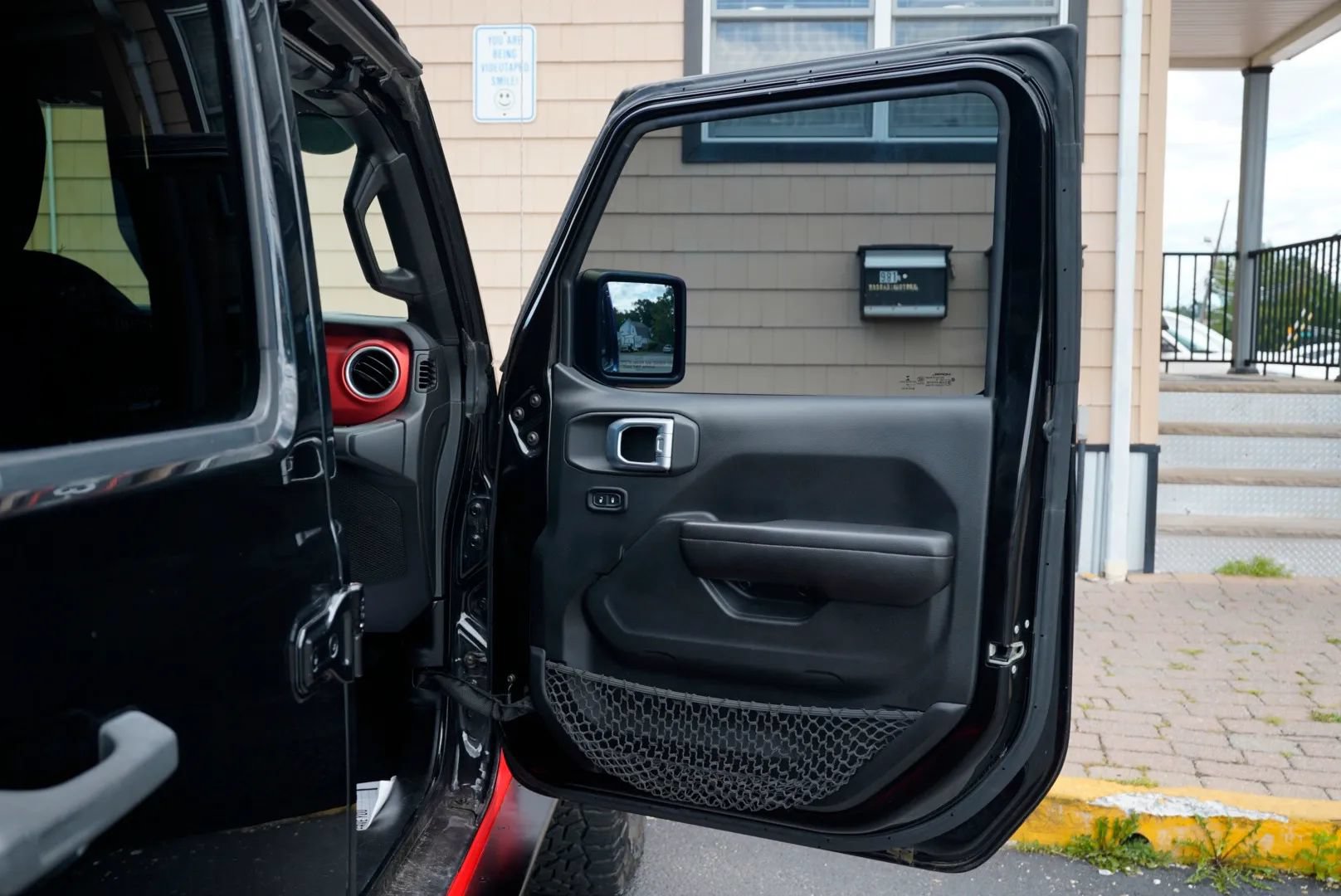 Used 2018 Jeep Wrangler Unlimited Rubicon AWD/4WD image 34