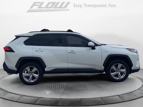 Used 2021 Toyota RAV4 XLE Premium AWD/4WD image 8