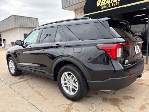 New 2026 Ford Explorer Active image 11