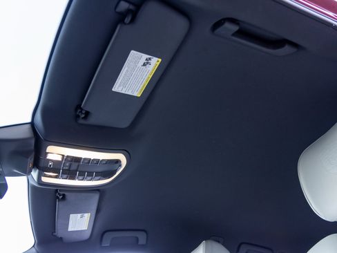 Certified 2024 Porsche Macan Turbo image 28