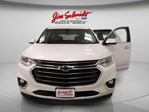 Used 2019 Chevrolet Traverse Premier w/ Driver Confidence II Package FWD image 3