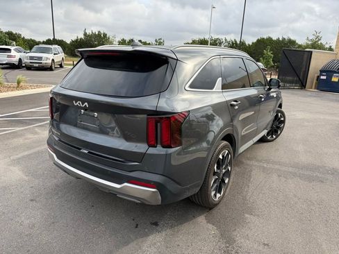 Used 2024 Kia Sorento EX FWD image 4
