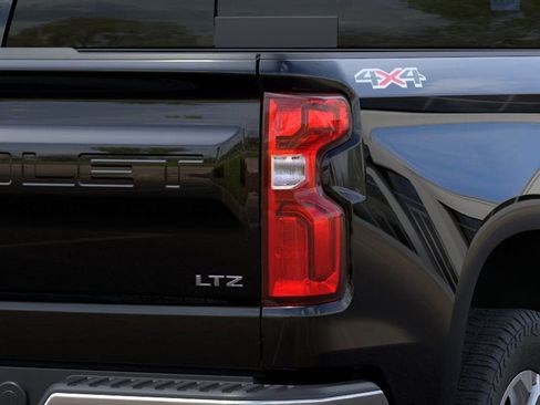 New 2026 Chevrolet Silverado 1500 LTZ w/ LTZ Premium Package AWD/4WD image 11
