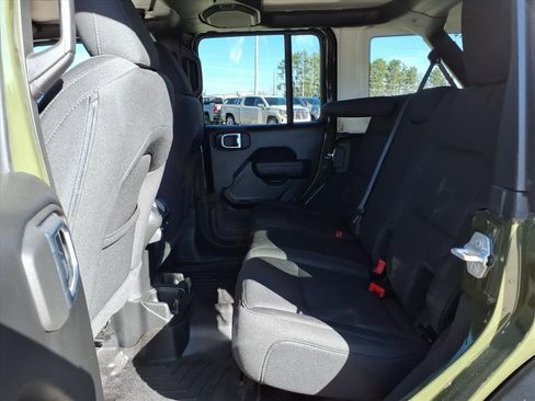 Used 2022 Jeep Wrangler Unlimited Sport image 17