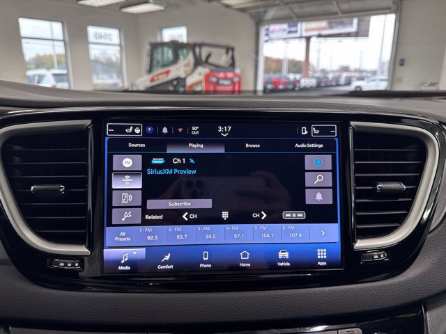 Used 2025 Chrysler Pacifica Select FWD image 39