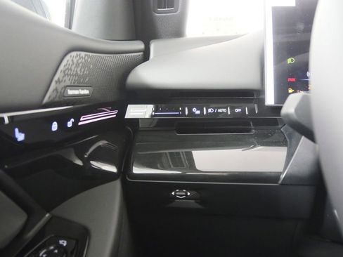 New 2026 BMW 530i xDrive image 19