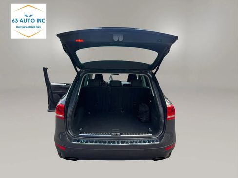 Used 2012 Volkswagen Touareg Sport AWD/4WD image 28