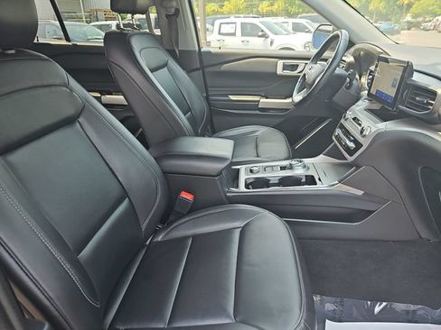 Used 2023 Ford Explorer XLT w/ Equipment Group 202A AWD/4WD image 10