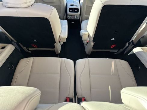 Used 2026 Mercedes-Benz GLS 450 4MATIC image 26