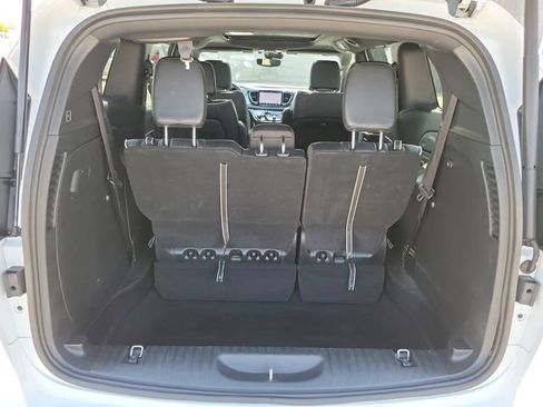 Used 2025 Chrysler Pacifica Limited FWD image 27