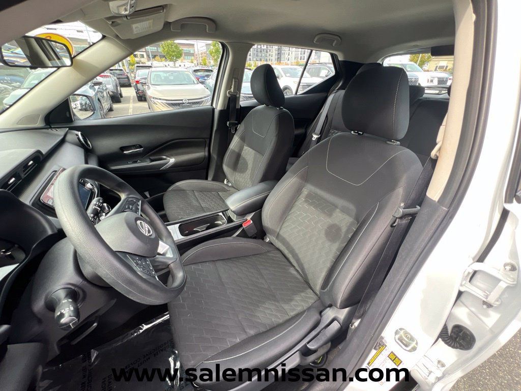 Used 2023 Nissan Kicks SV FWD image 9