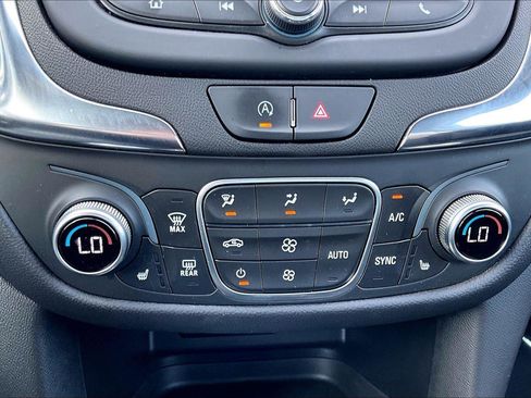 Used 2023 Chevrolet Equinox LT image 37