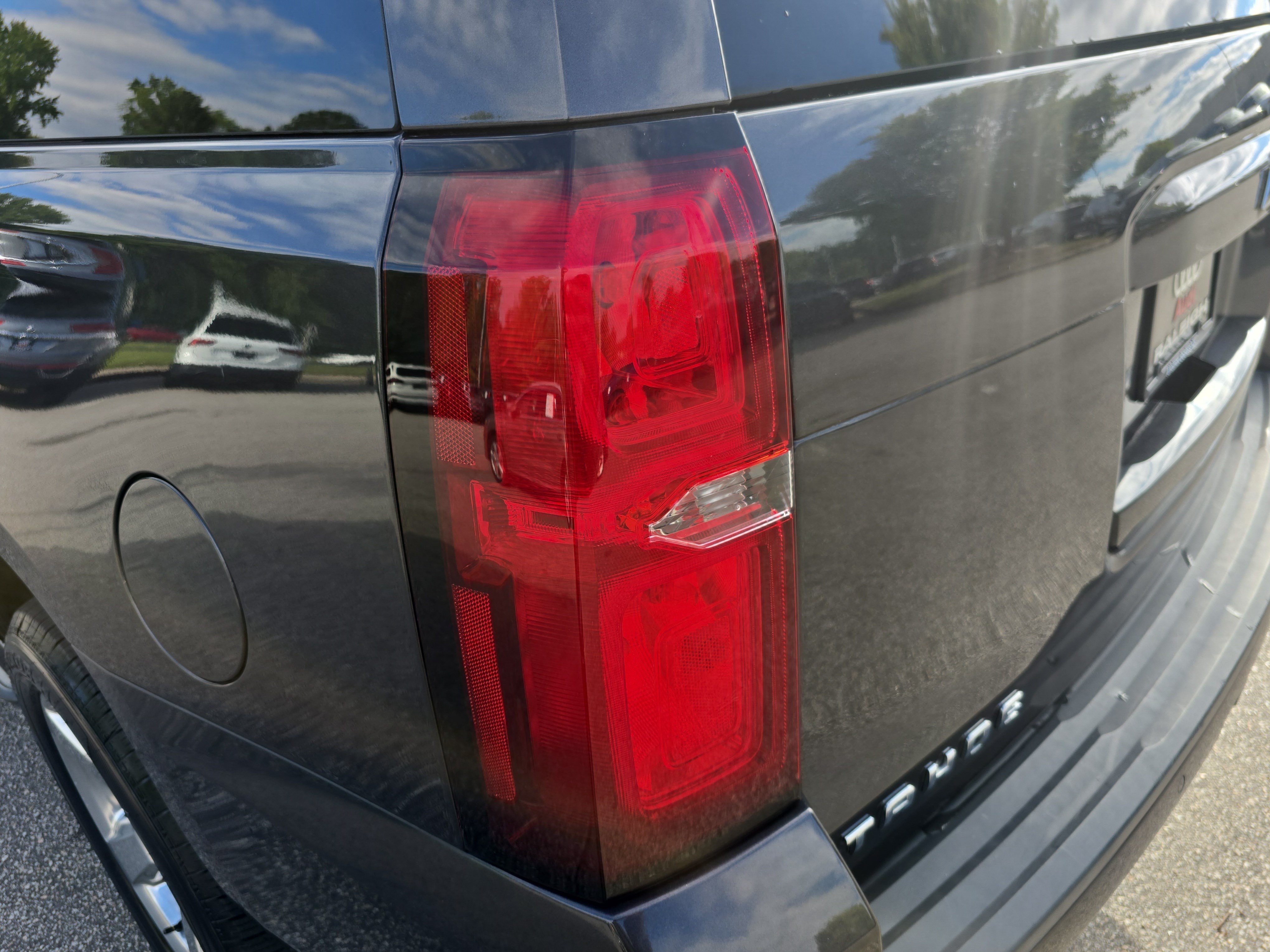 Used 2018 Chevrolet Tahoe LS w/ Enhanced Driver Alert Package RWD image 31