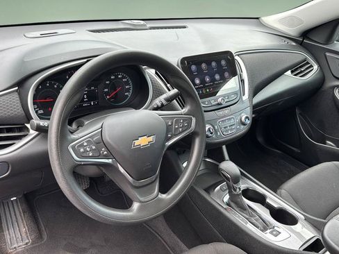 Used 2025 Chevrolet Malibu LT FWD image 16