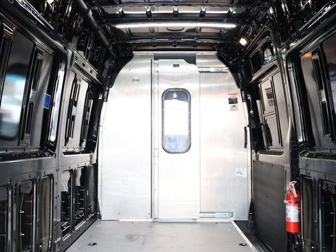 Used 2024 Mercedes-Benz Sprinter 2500 w/ Acoustic Package image 23