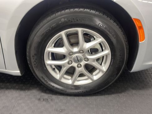 Used 2024 Chrysler Pacifica Touring-L FWD image 23