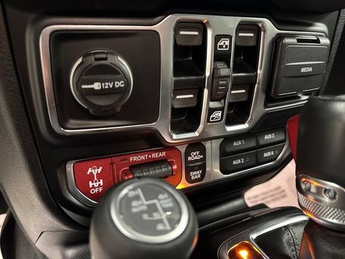Used 2024 Jeep Wrangler Unlimited Rubicon AWD/4WD image 28