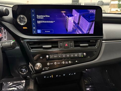 Certified 2025 Lexus ES 300h w/ Luxury Package image 13