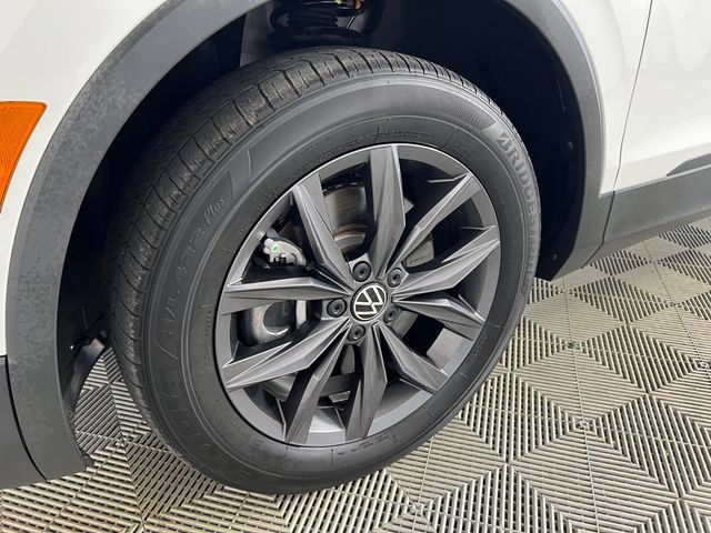 Used 2023 Volkswagen Tiguan SE FWD image 25