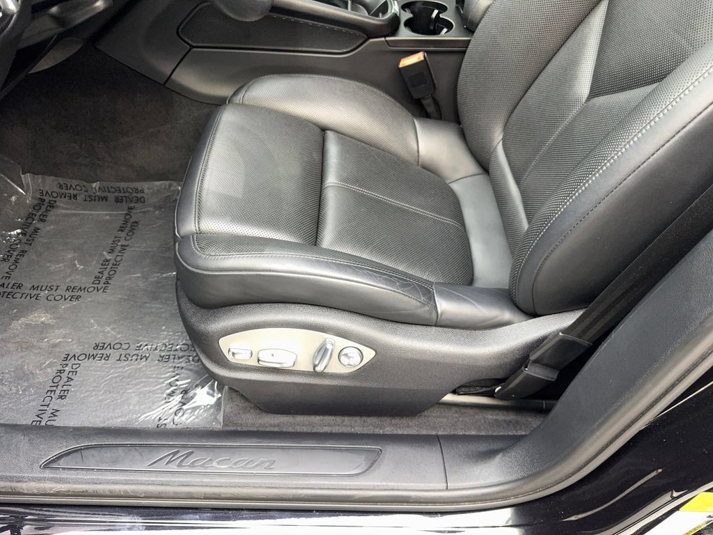 Used 2024 Porsche Macan Turbo AWD/4WD image 25