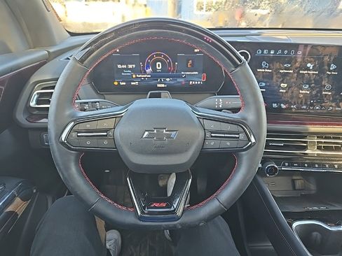 Used 2025 Chevrolet Traverse RS image 21