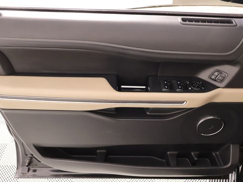 Used 2024 Ford Expedition Max XLT image 18