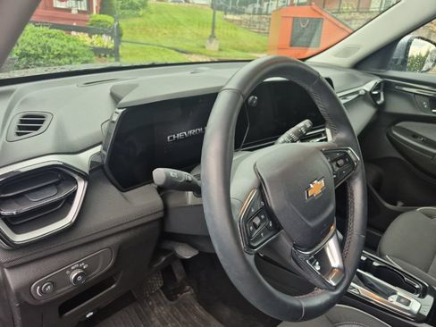 Used 2025 Chevrolet TrailBlazer LT w/ Convenience Package AWD/4WD image 10