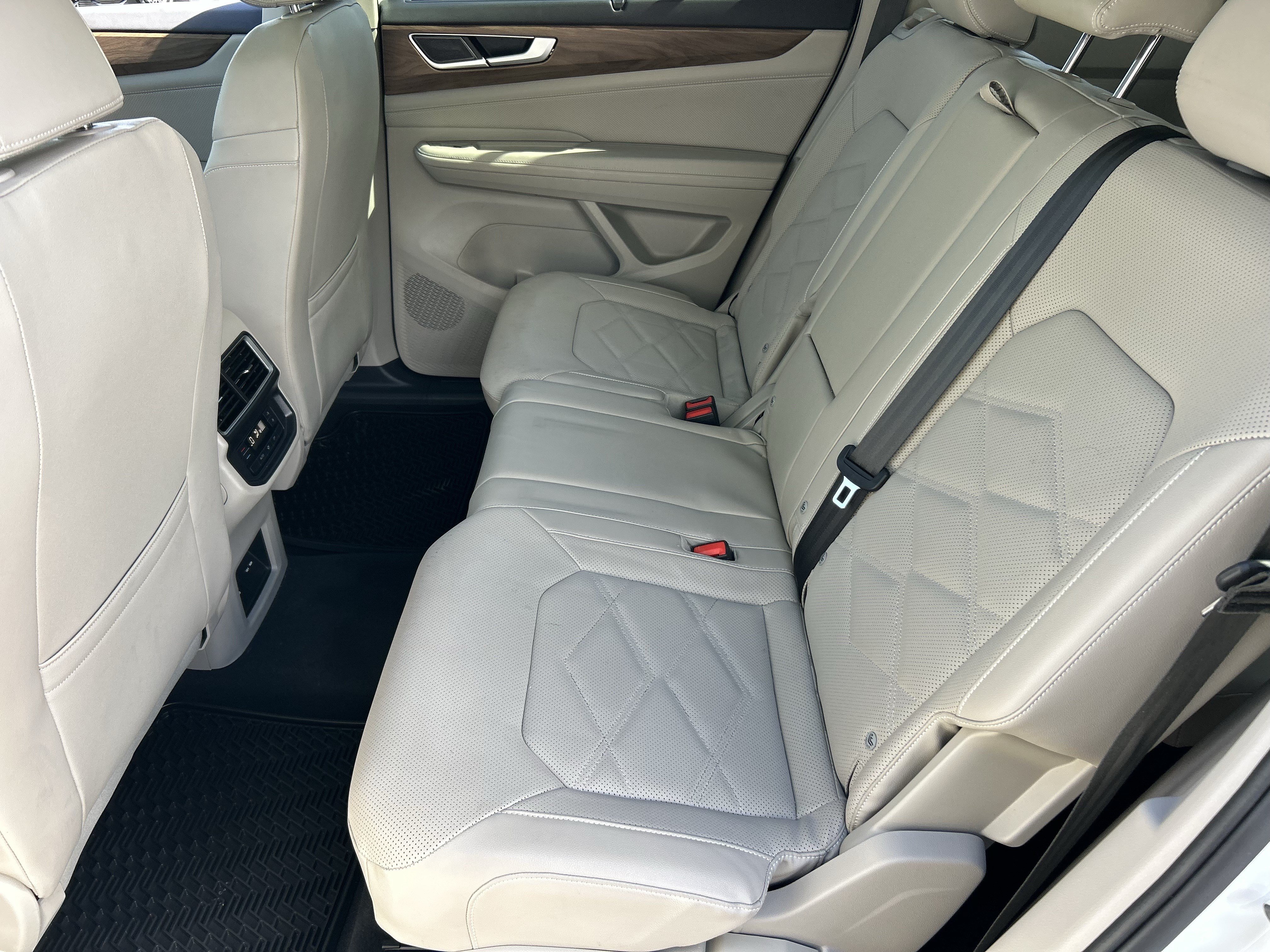 Certified 2025 Volkswagen Atlas SE w/ Panoramic Sunroof Package FWD image 16