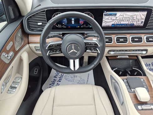 Used 2025 Mercedes-Benz GLS 450 4MATIC image 27