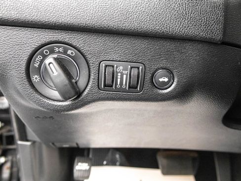 Used 2022 Chrysler 300 Touring w/ Sport Appearance Package image 18