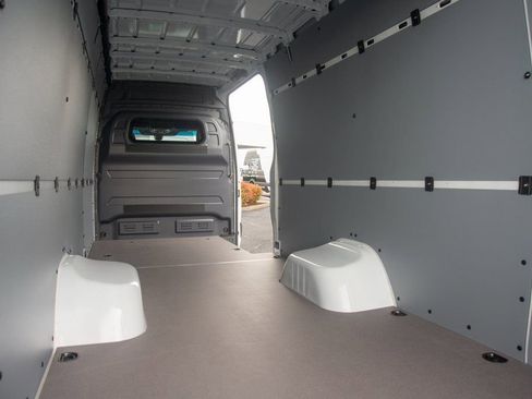 Used 2025 Mercedes-Benz Sprinter 4500 image 35