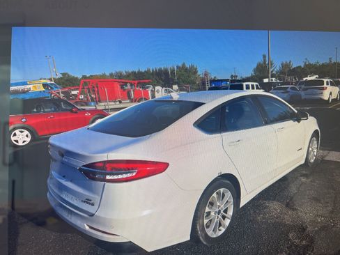 Used 2019 Ford Fusion SE image 16