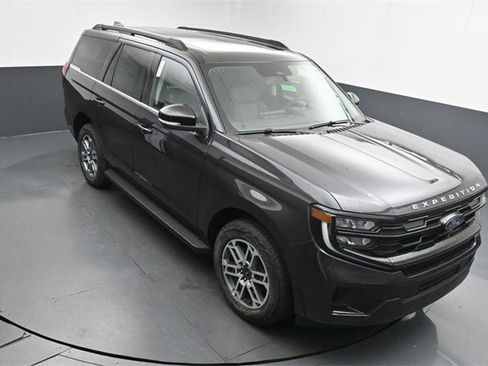 New 2025 Ford Expedition Active image 16