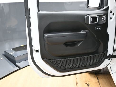 Used 2024 Jeep Wrangler Unlimited w/ Convenience Group AWD/4WD image 41