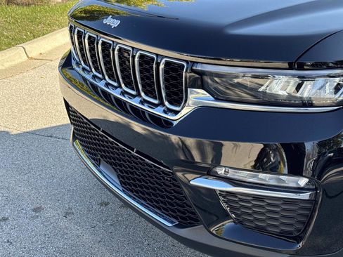 New 2025 Jeep Grand Cherokee Limited image 10