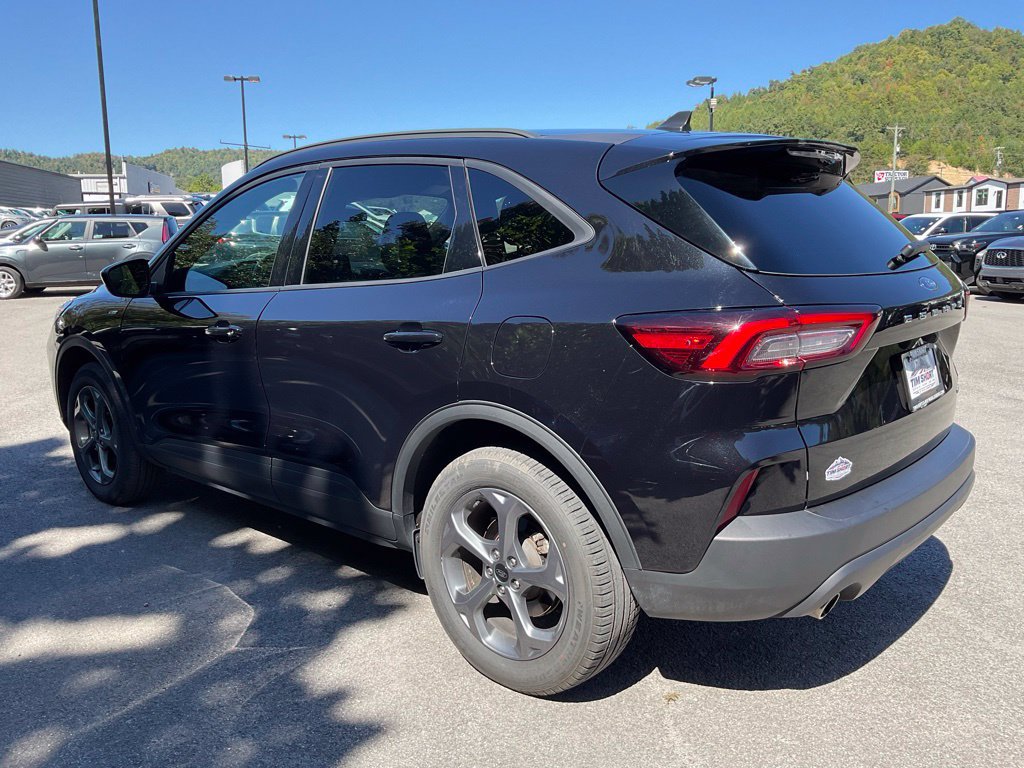 Used 2025 Ford Escape ST-Line Select AWD/4WD image 4